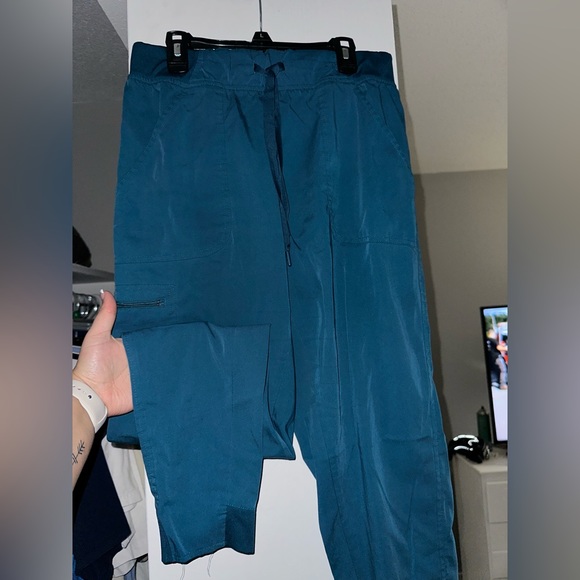 Assorted scrubs - Picture 6 of 13
